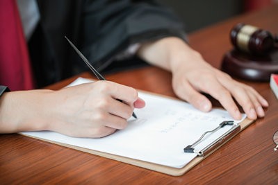 進一步完善公證服務收費政策