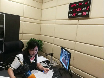 考慮到兩地時差，公證員在晚上與當(dāng)事人進(jìn)行視頻公證