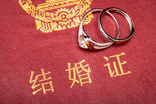出國結(jié)婚證公證能委托別人辦理嗎？
