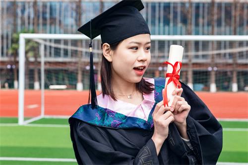 辦理學(xué)位證書公證必須本人到場嗎？